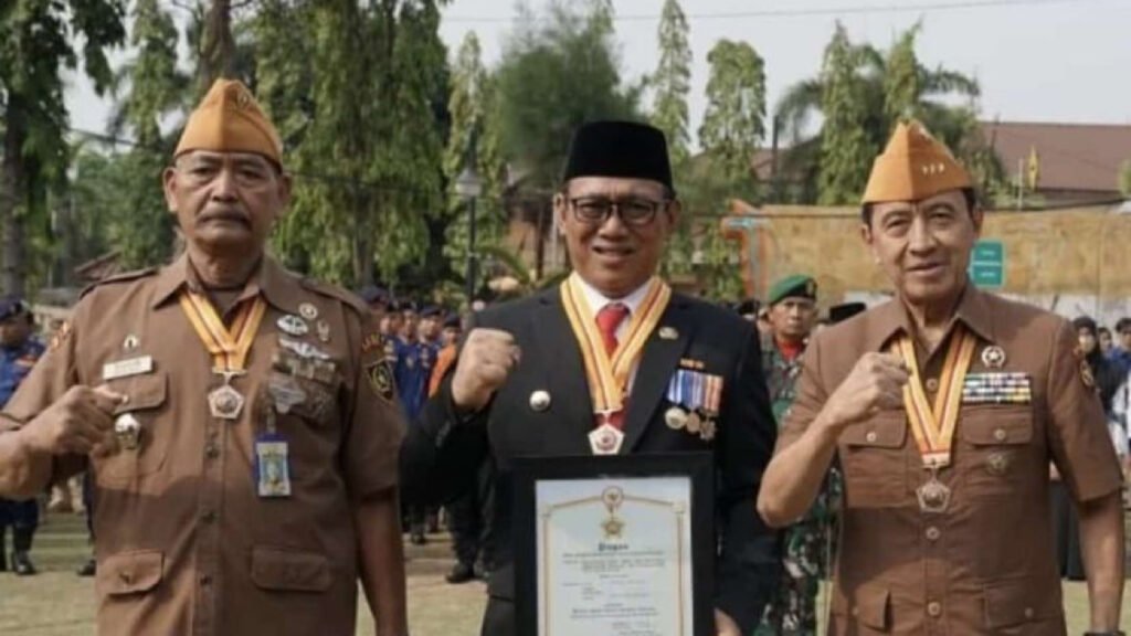 Ucapkan Selamat Hari Pahlawan, Helldy Kirim Doa buat Aat Syafaat
