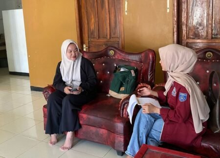 Sukses! Kelompok KKM 36 Laksanakan Pelayanan Publik di Kantor Desa Kertasana