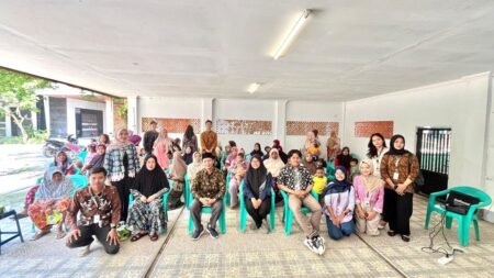 Pentingnya Gizi Seimbang, KKM 93 UNIBA Sosialisasikan Pencegahan Stunting di Desa Lempuyang