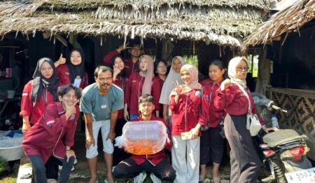Go Internasional, Mahasiswa KKM Uniba Kelompok 36 Temukan Potensi Ekspor Ikan Koki Rancu dari Desa Kertasana