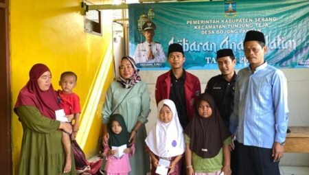 KKM Universitas Bina Bangsa Kelompok 68 Gelar Santunan Anak Yatim di Desa Bojong Pandan