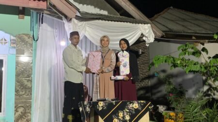 Berbagi Kebaikan, KKM 43 Uniba Donasi Alat Mengaji untuk Kampung Cikadu