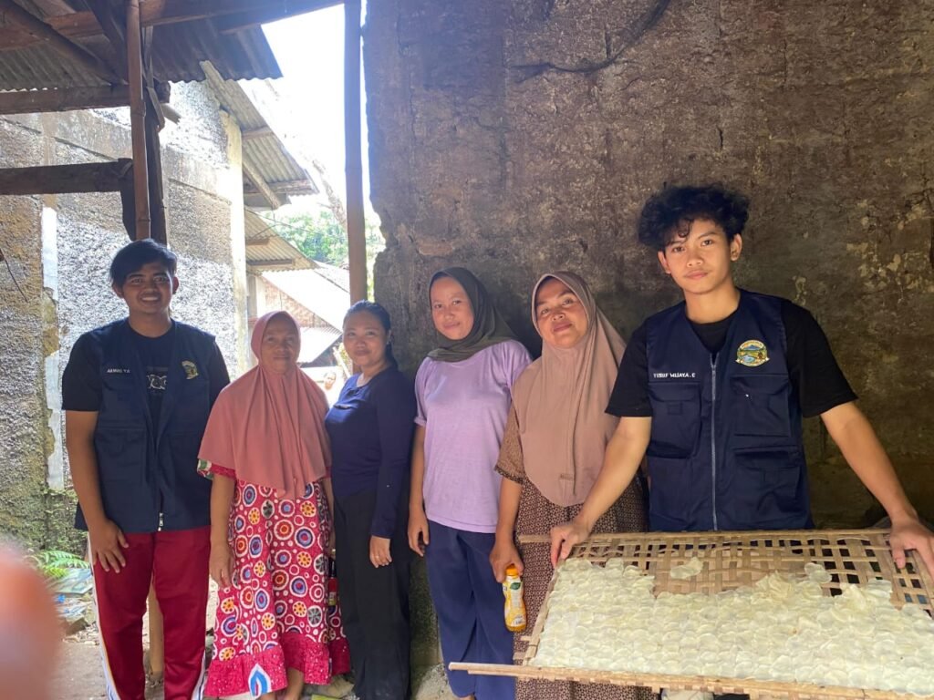 Dorong UMKM Naik Kelas, KKM 36 Uniba Bantu Pengrajin Emping di Kertasana Miliki NIB