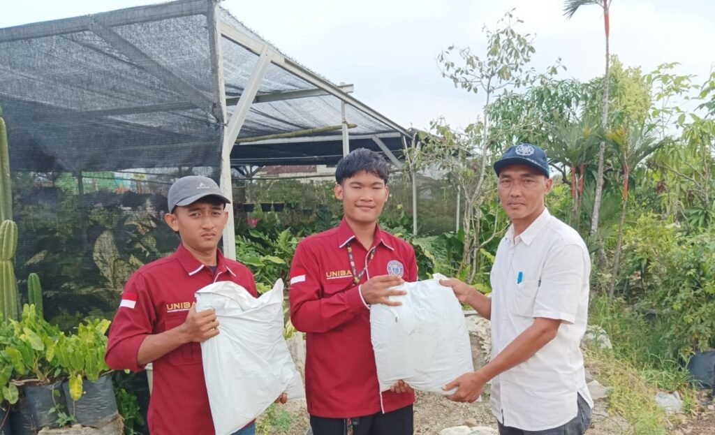KKM 68 Uniba Berhasil Mendapatkan 60 Bibit Tanaman dan 60 Pupuk dari Dinas Lingkungan Hidup
