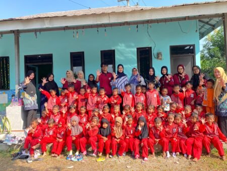 Mahasiswa KKM 05 Universitas Bina Bangsa Gelar Skrining Kesehatan Gratis di PAUD Nur Hidayah Cibomo