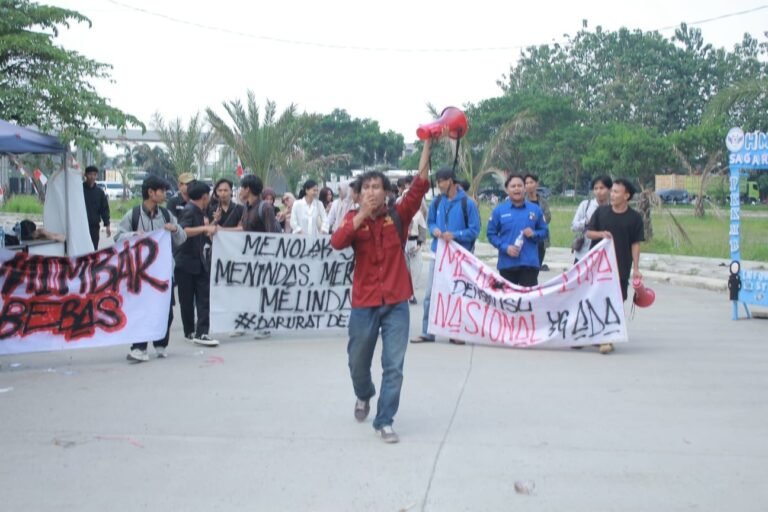 Suarakan Keresahan Nasional, Mahasiswa dari Berbagai Organisasi Gelar Mimbar Bebas di Unpam Serang