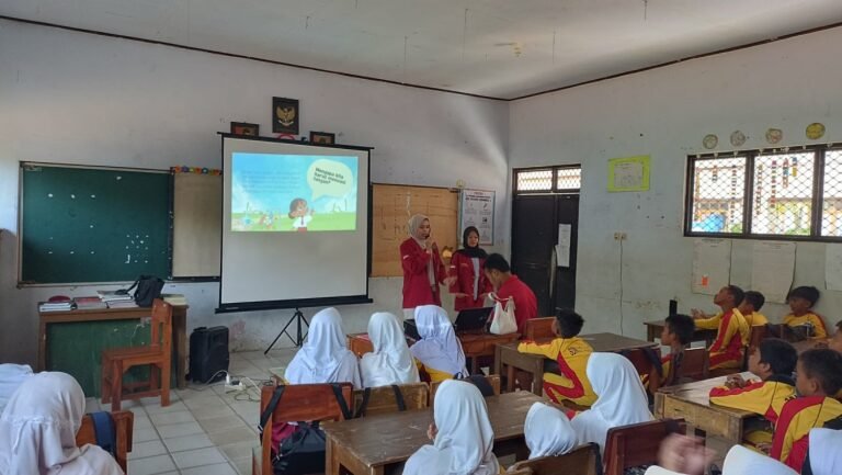 Bentuk Generasi Sehat, Mahasiswa KKM 49 UNIBA Gelar Penyuluhan PHBS di SD Sobang 1