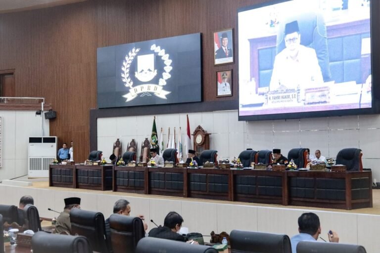 Rapat Paripurna DPRD Banten Bahas Raperda Ekonomi Kreatif dan Perubahan Bentuk Hukum Jamkrida