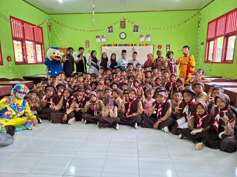 Fino Badut Dorong Semangat Membaca Anak Lewat Program KOALISI di Lampung Selatan