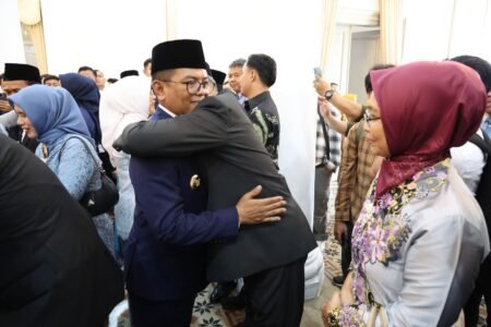 Tangis Haru Lutfi Mujahidin Usai Dilantik Jadi Kepala BPBD Banten, Ini Pesan Gubernur Banten