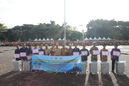 Pemkot Serang Lepas 10 Kepala Keluarga untuk Ikuti Program Transmigrasi