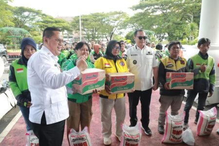 Wali Kota Serang Respon Cepat Keluhan Komunitas Ojol, 154 Paket Sembako Dibagikan