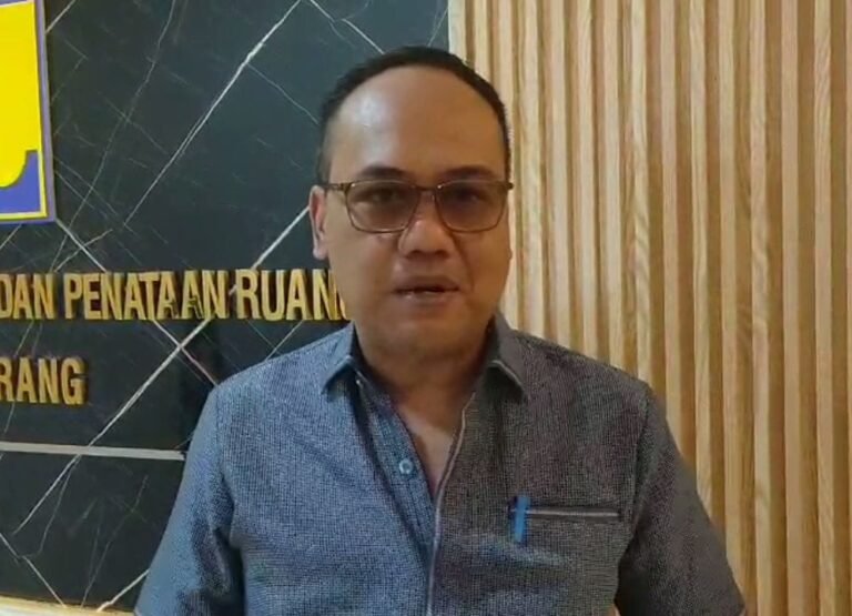 Atasi Kabel Semrawut di Pasar Royal Baroe, DPUPR Kota Serang Surati Para Provider
