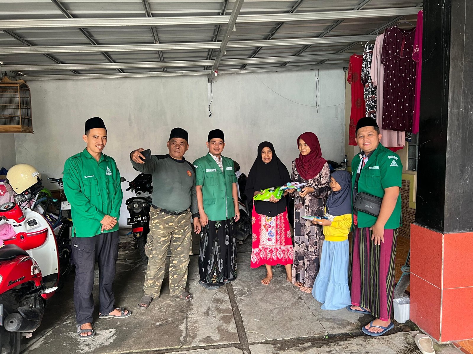 PAC GP Ansor Kecamatan Serang Gelar Jumat Berkah, Santuni Anak Yatim dan Bagikan Alat Tulis