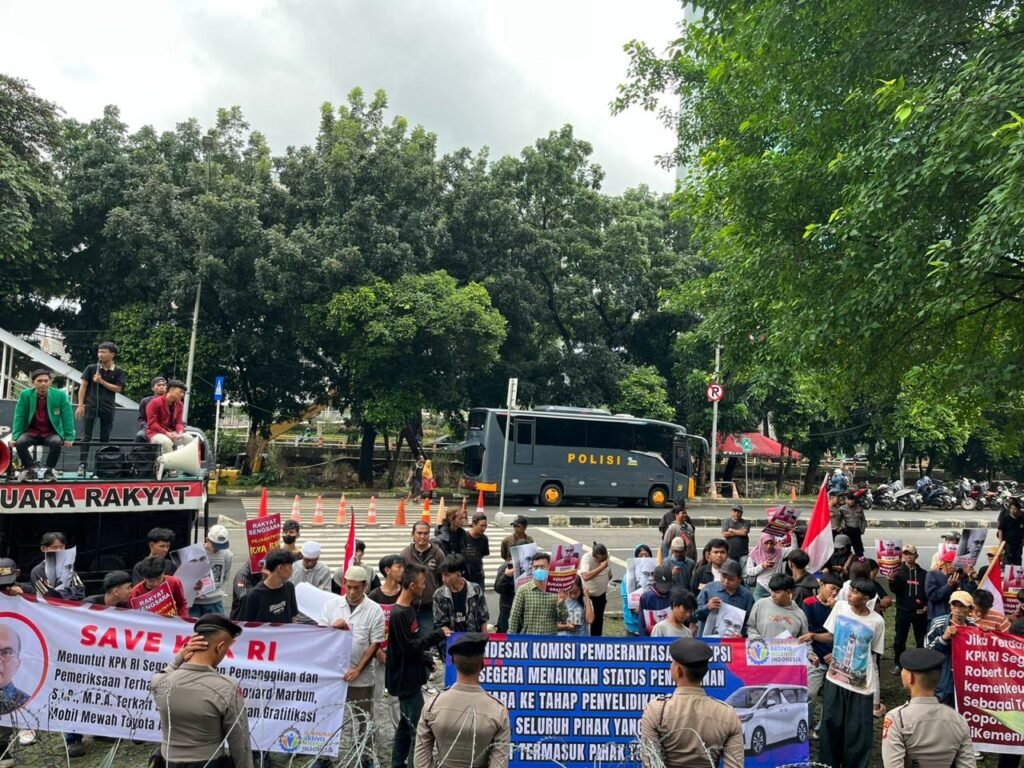 Ratusan HAMI Demo Depan KPK, Tuntut Usut Robert Marbun