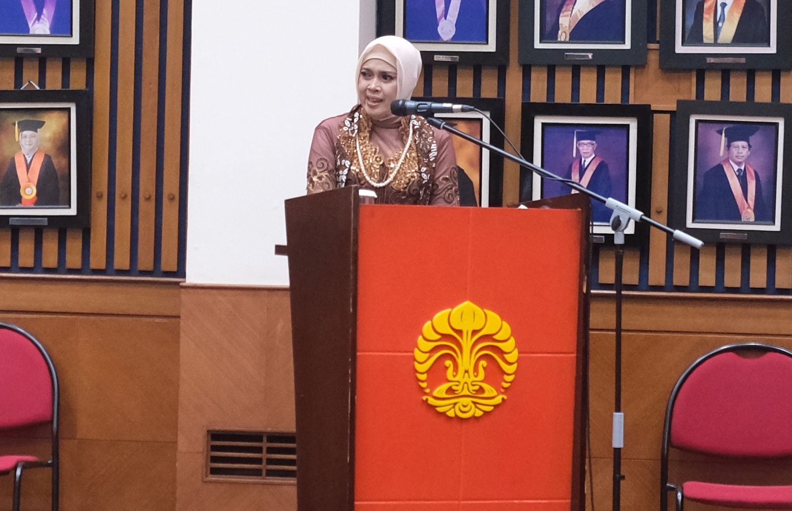 Legislator Banten, Encop Sopia Sukses Raih Gelar Doktor dengan Yudisium Sangat Memuaskan