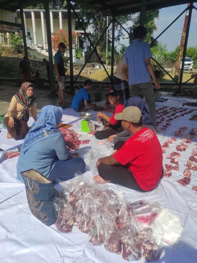 Perkuat Solidaritas dan Kebersamaan, Paguyuban Bidikmisi UNISBANK Gelar Aksi Sosial Berbagi Qurban