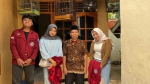 KKM 78 UNIBA Kunjungi Petani Kampung Sanding, Catat Kendala Utama Budidaya Padi dan Timun