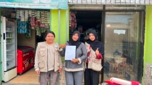 KKM 19 UNIBA Berhasil Mendampingi Pendaftaran Nomor Induk Berusaha (NIB) bagi Pelaku UMKM di Kampung Cimiung Desa Beberan