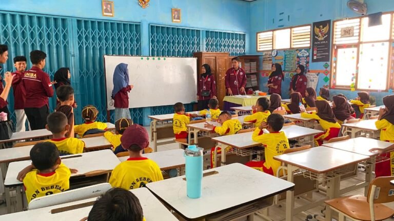 Dari Kelas untuk Masa Depan: KKM 19 Beberan Dampingi Proses Belajar Mengajar di SD Negeri Beberan 2