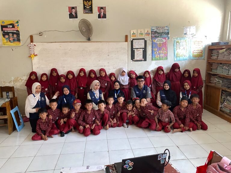 KKM UNIBA 78 Edukasi Pentingnya Rajin Mencuci Tangan dengan PHBS kepada Siswa SDN 1 Sumurbandung