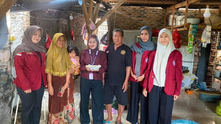 KKM 30 Uniba Dampingi Pelaku UMKM Desa Domas dalam Pengurusan Sertifikat Halal Produk