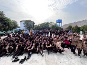 Kenali Rambu, Selamatkan Diri: KKM 25 Singamerta Edukasi Keselamatan Berlalu Lintas di SDN Priuk