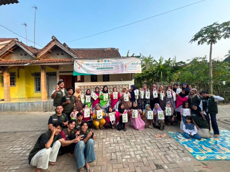 KKN Kelompok 17 Dorong Kreativitas Ibu PKK Lewat Ecoprint JEJAK