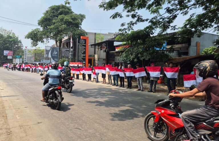 Bagikan 1.000 Bendera Merah Putih, FPK Lebak Berkomitmen Merawat Persatuan dan Kesatuan Bangsa