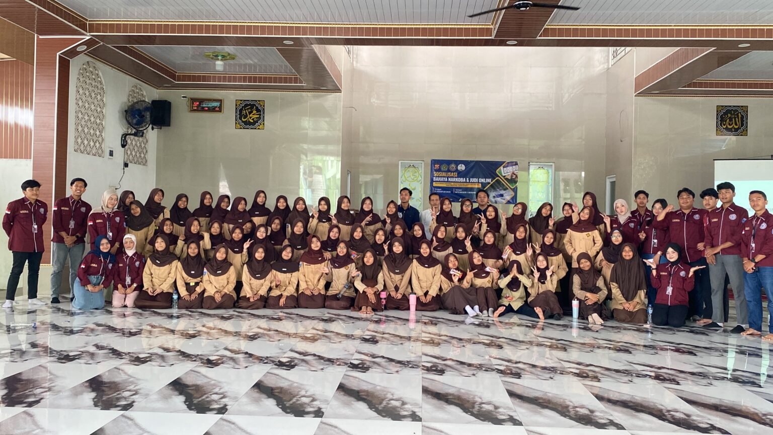 Mahasiswa KKM 25 Singamerta Bersama Kepolisian Gelar Sosialisasi Bahaya Narkoba dan Judi Online di MTs