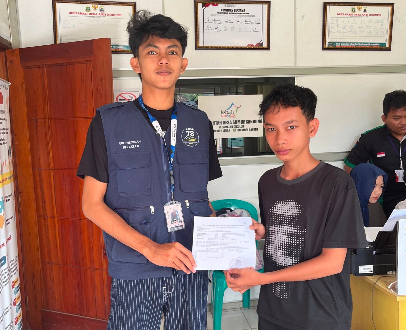 Mahasiswa KKM UNIBA 78 Sumurbandung Perkuat Pelayanan Administrasi Melalui Pendampingan Register KTP