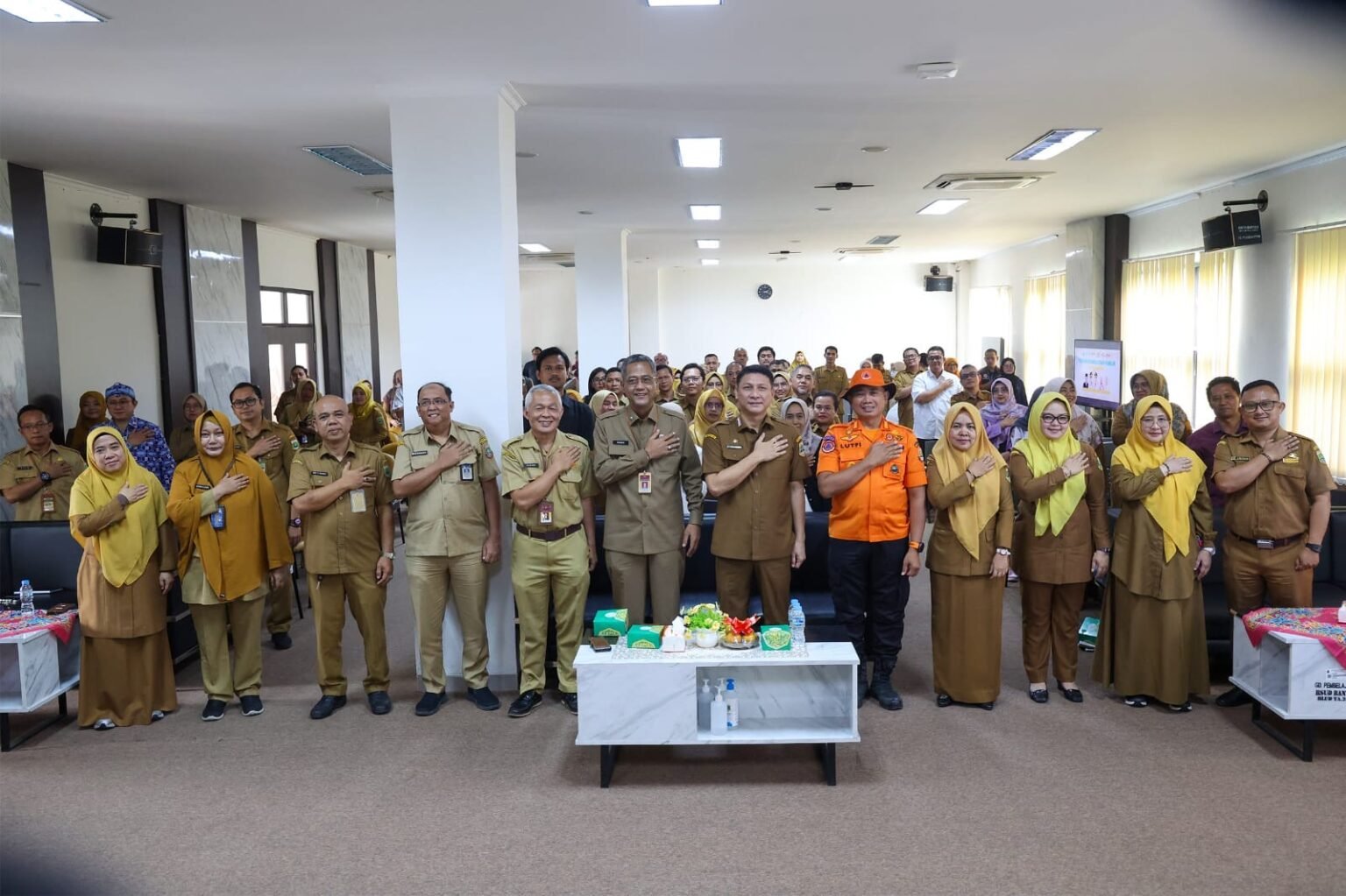 Beri Semangat Nakes RSUD Banten, Sekda Deden: Semua Harus Dilayani dengan Maksimal