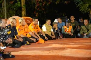 Doa dari Carita: Gubernur Banten Andra Soni Harap 5 Jurnalis dan 3 Kru Kapal Ditemukan Selamat