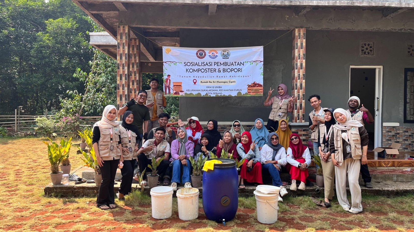 Atasi Sampah Organik, KKM 12 UNIBA Beri Pelatihan Biopori Kompos dan Teknologi Komposter di Kelurahan Sukalaksana