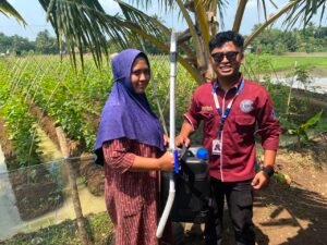 KKM UNIBA Kelompok 78 Hadirkan Alat Penyiram Pupuk sebagai Inovasi Teknologi Sederhana bagi Petani