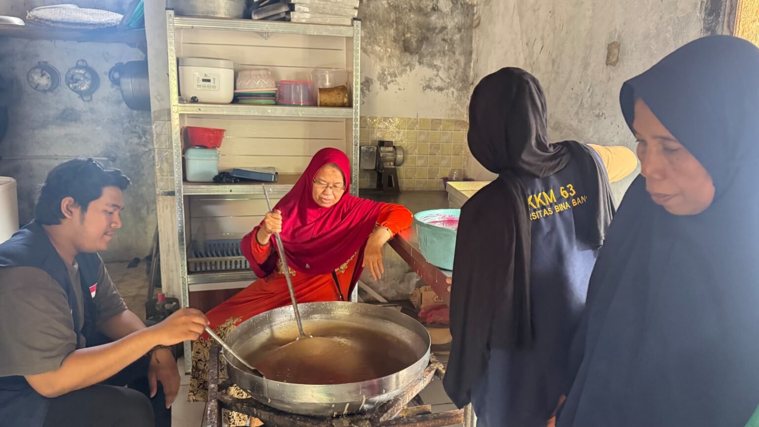 Inovasi Kuliner, KKM 63 UNIBA Olah rumput Laut Jari Produk Dodol Di Pulo Panjang