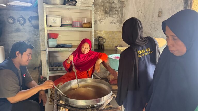 Inovasi Kuliner, KKM 63 UNIBA Olah rumput Laut Jari Produk Dodol Di Pulo Panjang