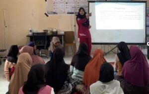 Dukung Kesehatan Ibu dan Janin, Mahasiswa KKM 63 Pulo Panjang Berkolaborasi dengan Puskesdes Gelar Senam Hamil di Kelas Ibu Hamil