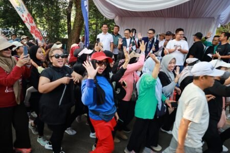 Ribuan Warga Tangsel Padati Jalan Santai Bulan Bakti Karang Taruna